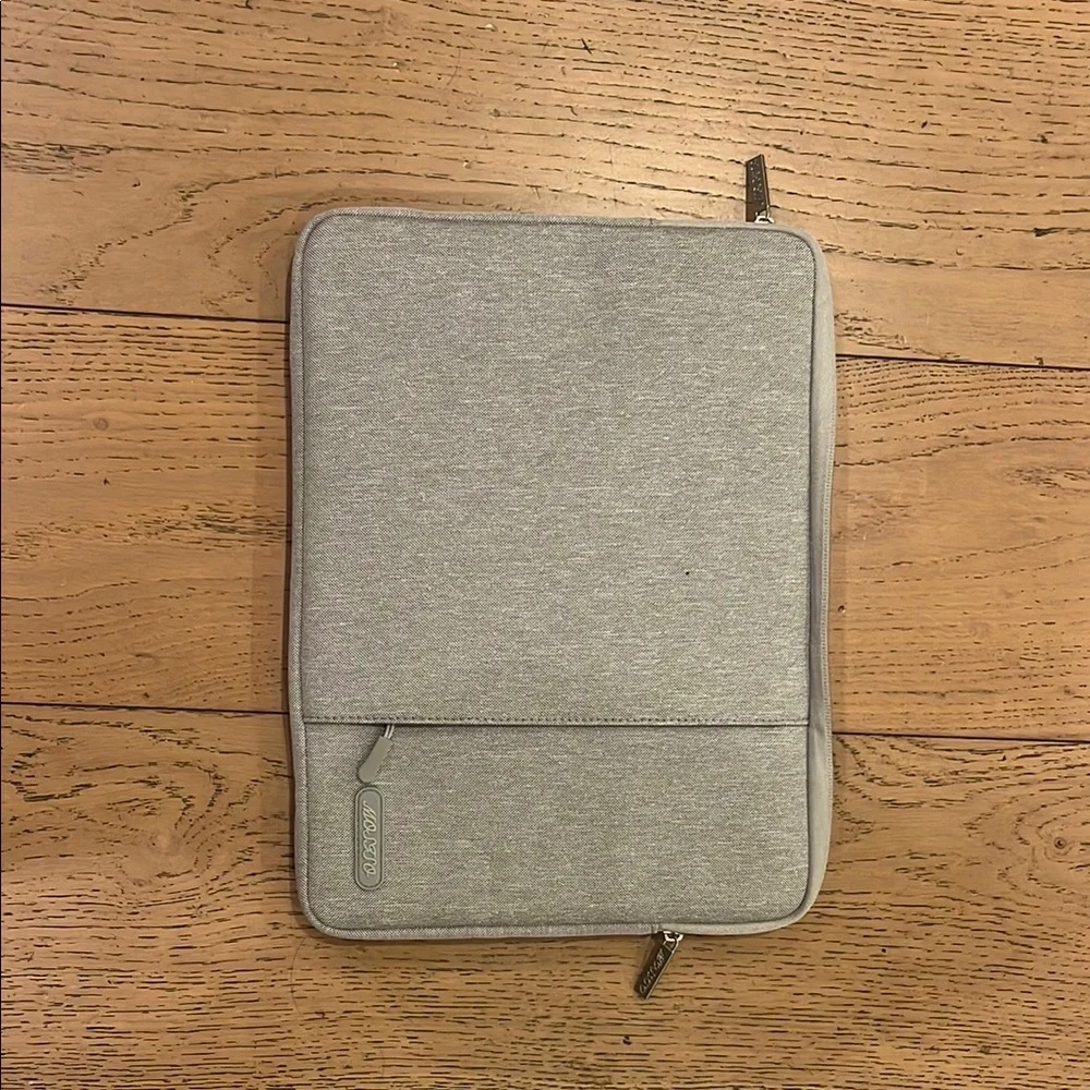 Grey Computer/Ipad Case with sleeve